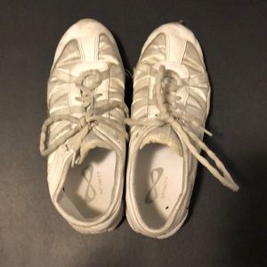 Nfinity cheer shoes